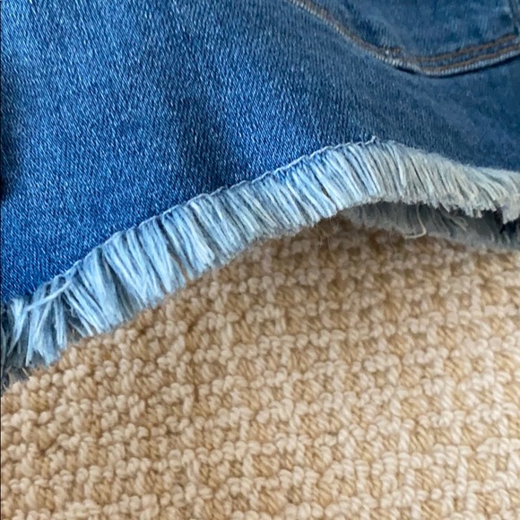 Jean fray shorts - Picture 3 of 3
